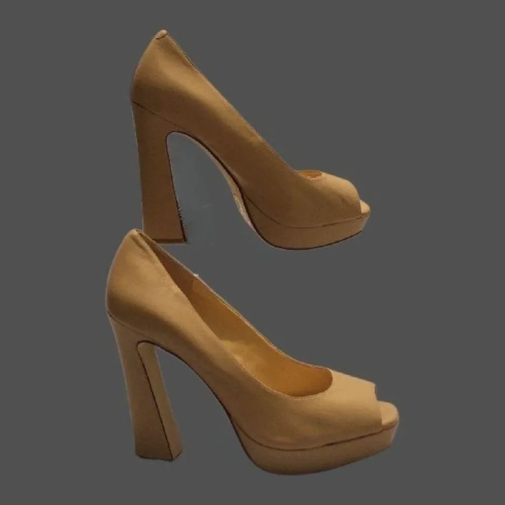 Gianni Bini stylish platform